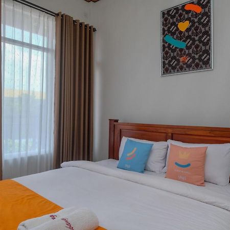 Sans Hotel Kumbang Yogyakarta By Reddoorz Екстериор снимка