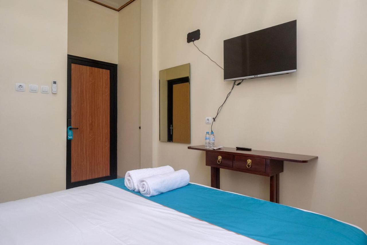 Sans Hotel Kumbang Yogyakarta By Reddoorz Екстериор снимка