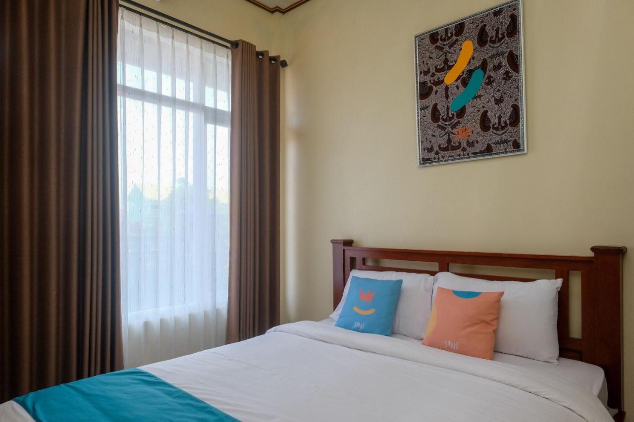 Sans Hotel Kumbang Yogyakarta By Reddoorz Екстериор снимка