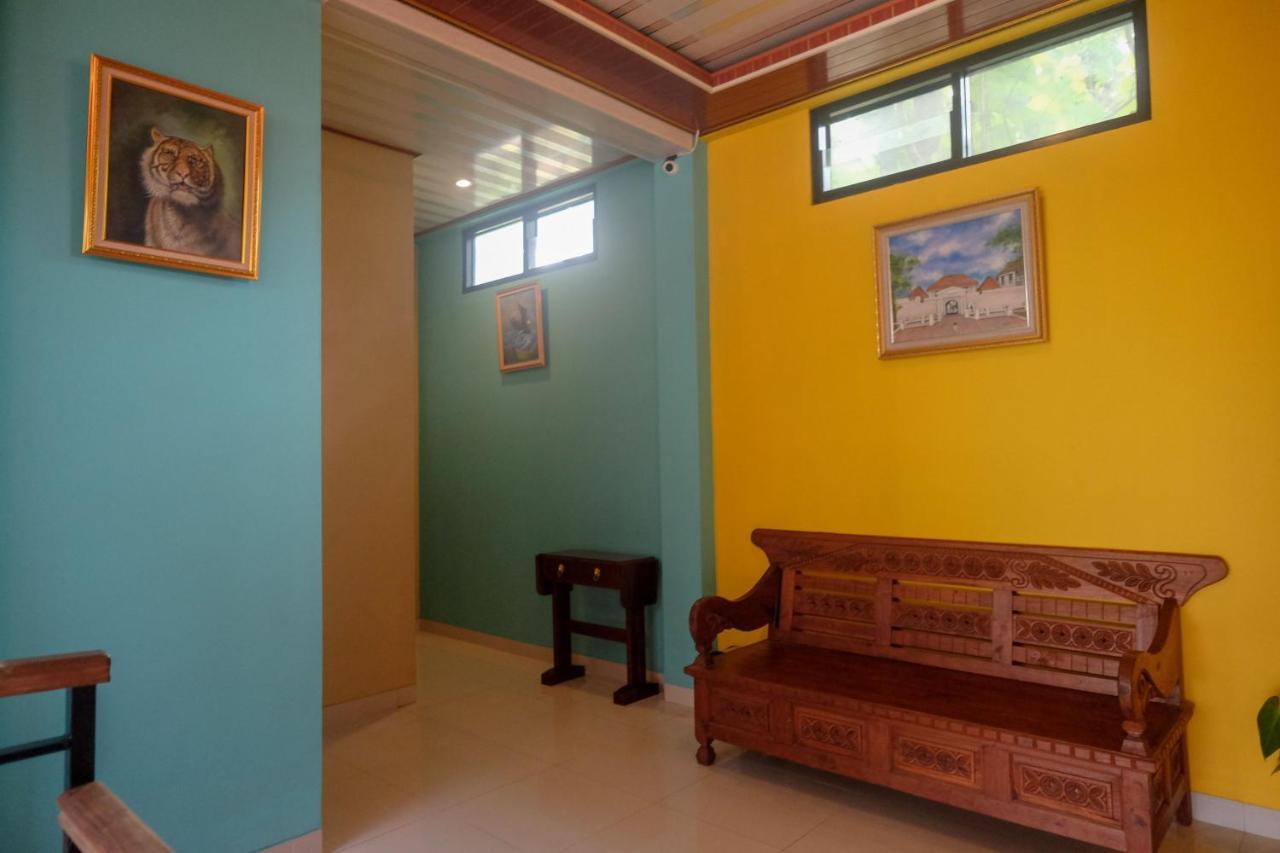 Sans Hotel Kumbang Yogyakarta By Reddoorz Екстериор снимка