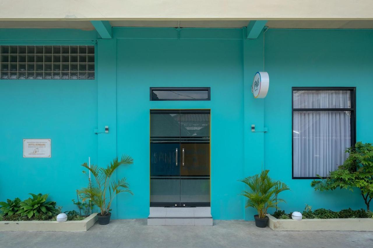 Sans Hotel Kumbang Yogyakarta By Reddoorz Екстериор снимка