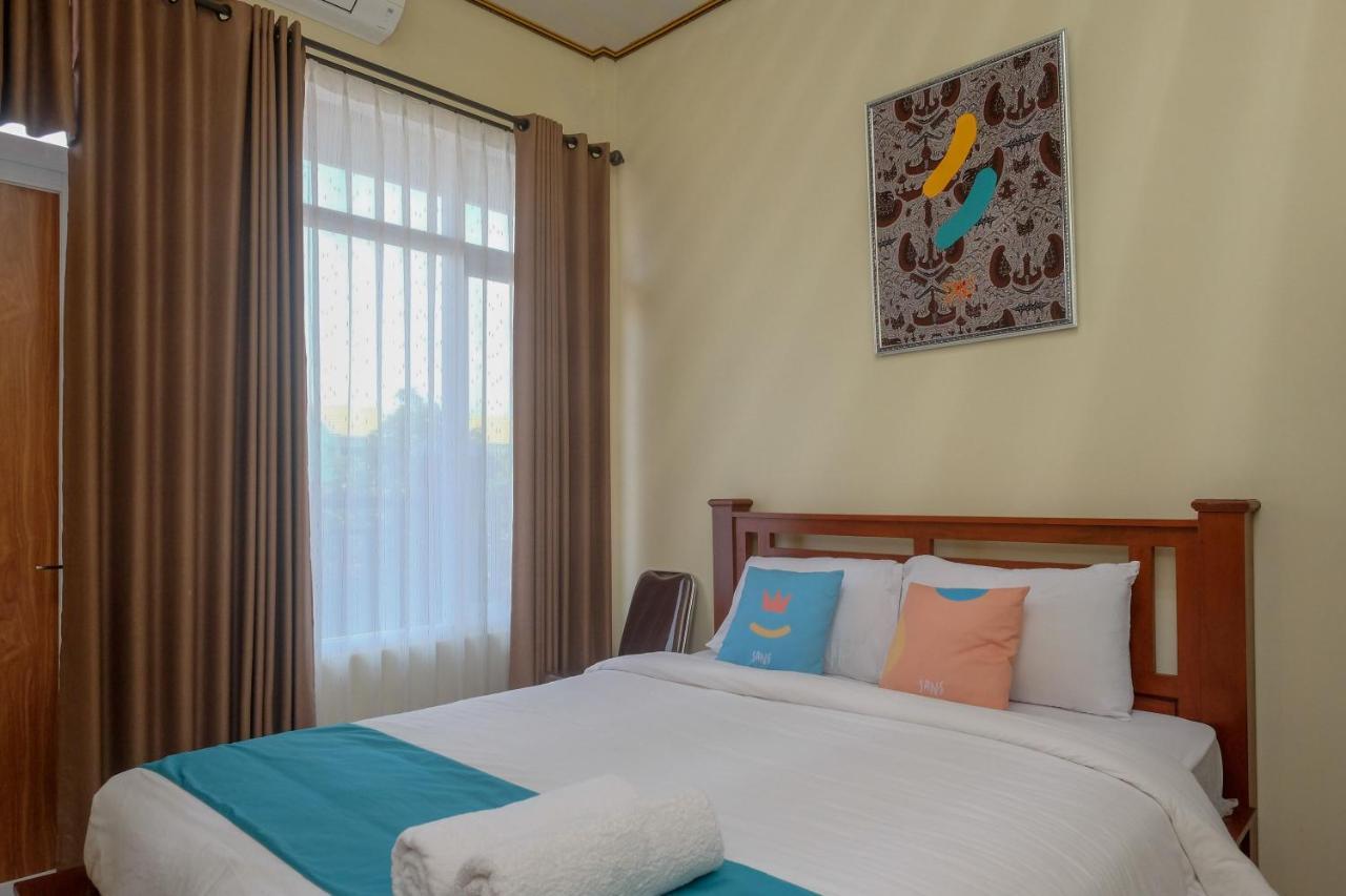 Sans Hotel Kumbang Yogyakarta By Reddoorz Екстериор снимка