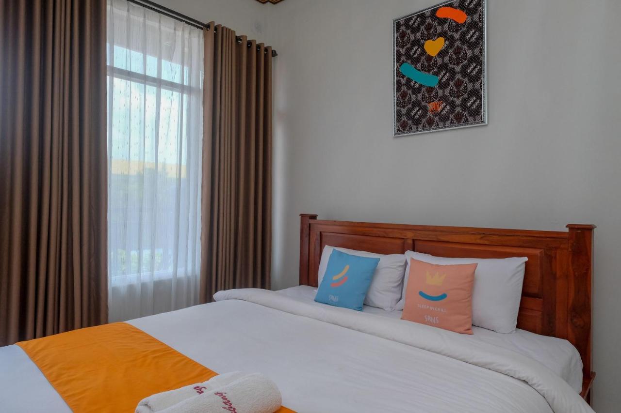 Sans Hotel Kumbang Yogyakarta By Reddoorz Екстериор снимка