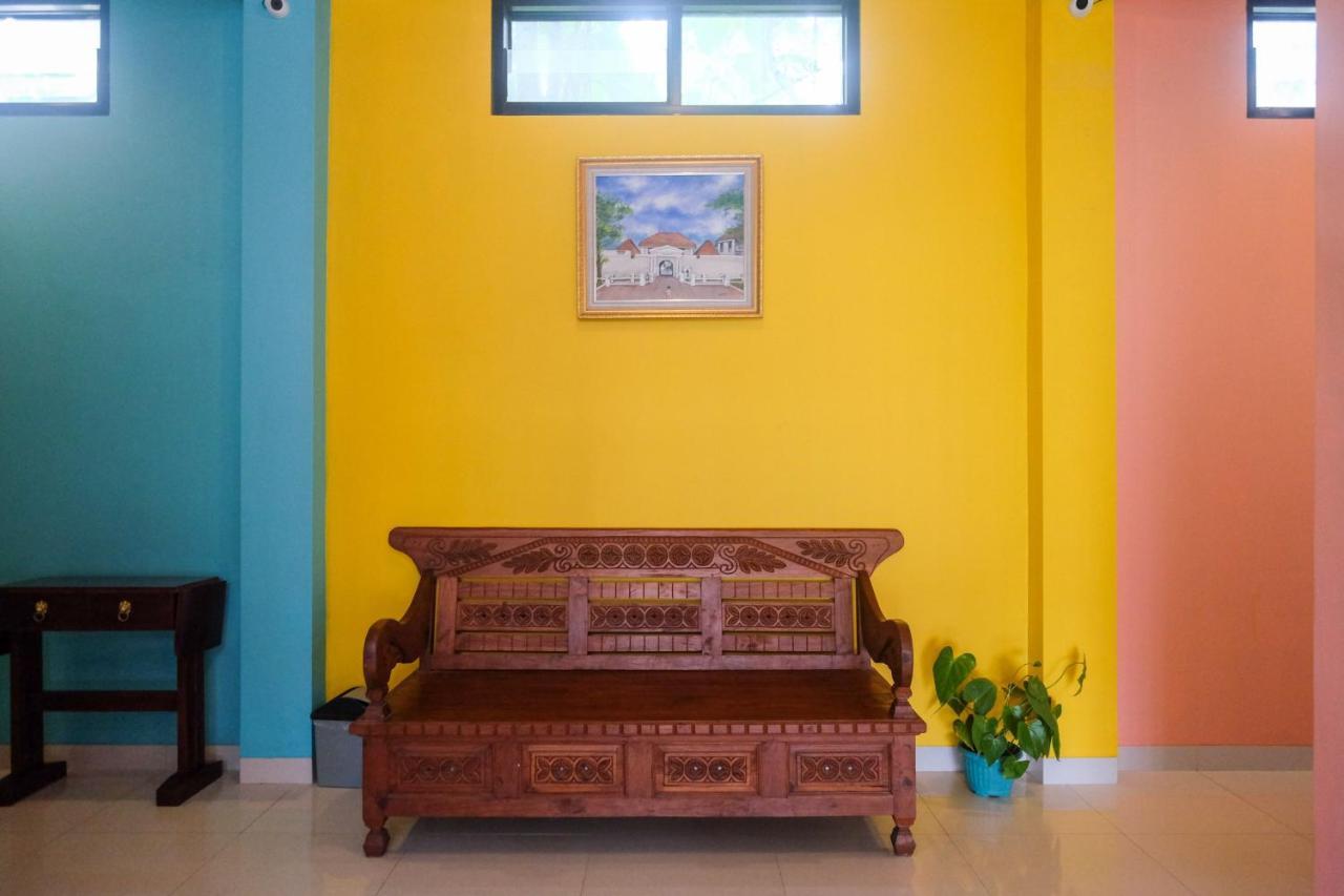 Sans Hotel Kumbang Yogyakarta By Reddoorz Екстериор снимка