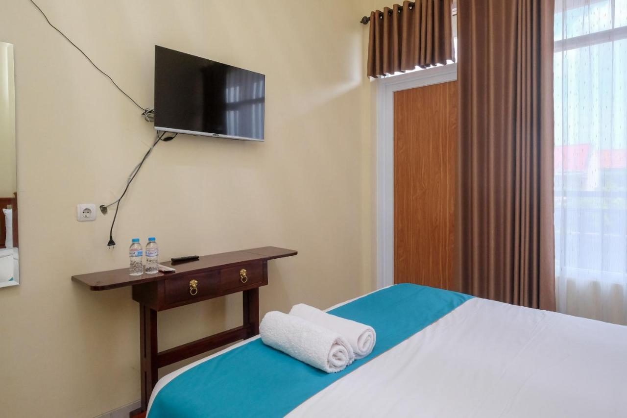 Sans Hotel Kumbang Yogyakarta By Reddoorz Екстериор снимка