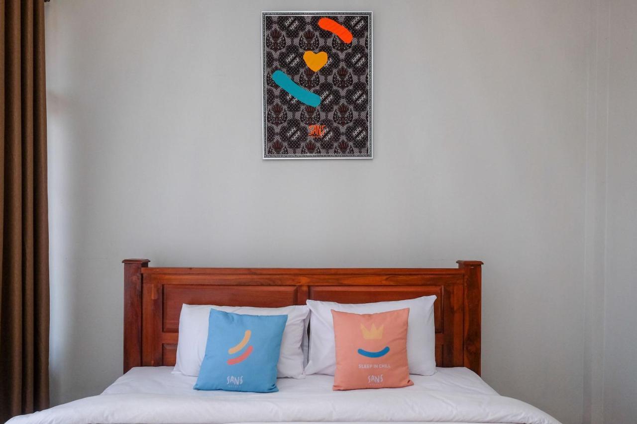 Sans Hotel Kumbang Yogyakarta By Reddoorz Екстериор снимка