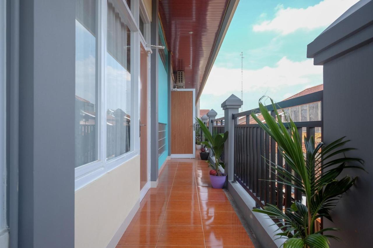 Sans Hotel Kumbang Yogyakarta By Reddoorz Екстериор снимка