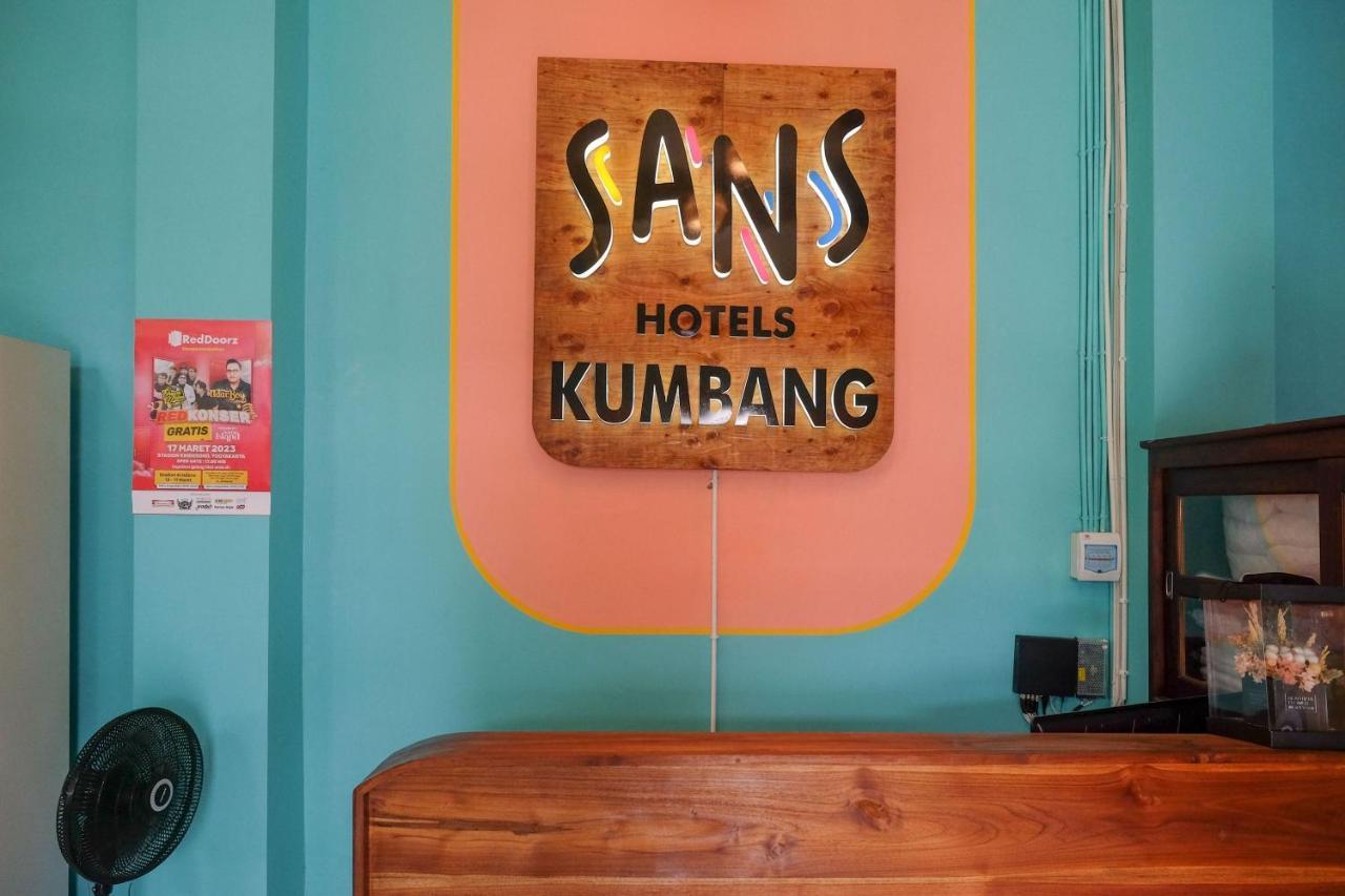 Sans Hotel Kumbang Yogyakarta By Reddoorz Екстериор снимка