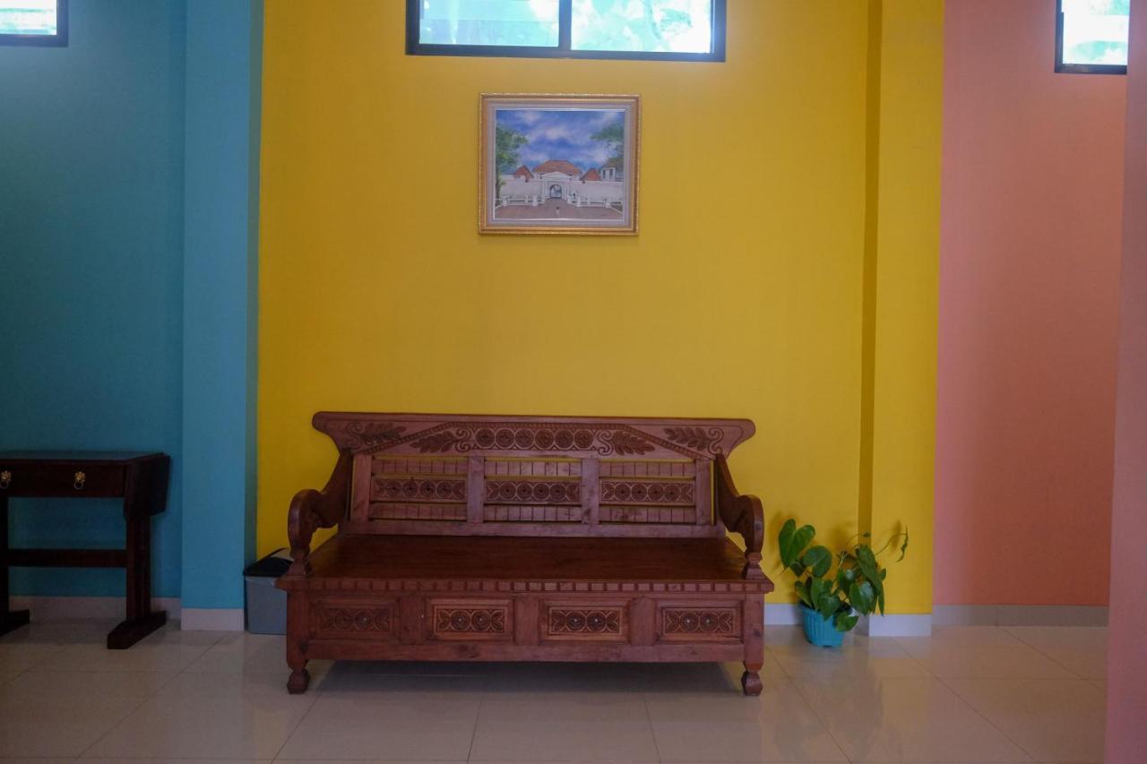 Sans Hotel Kumbang Yogyakarta By Reddoorz Екстериор снимка