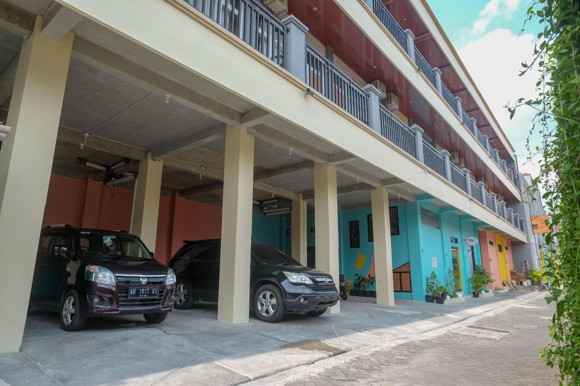 Sans Hotel Kumbang Yogyakarta By Reddoorz Екстериор снимка